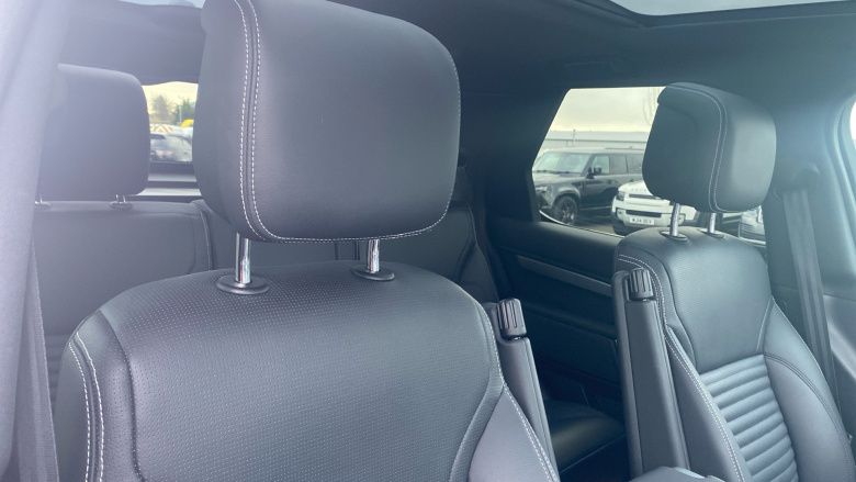 Land Rover Discovery 3.0 D300 Dynamic SE 5dr Auto Diesel Station Wagon